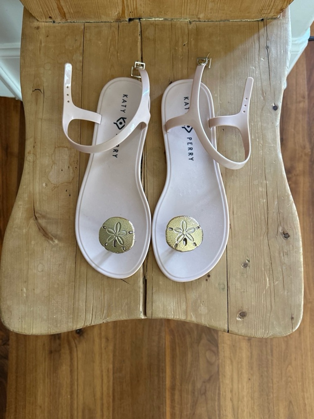 NWOT Katy Perry Women's Pink Sand Dollar Sandals